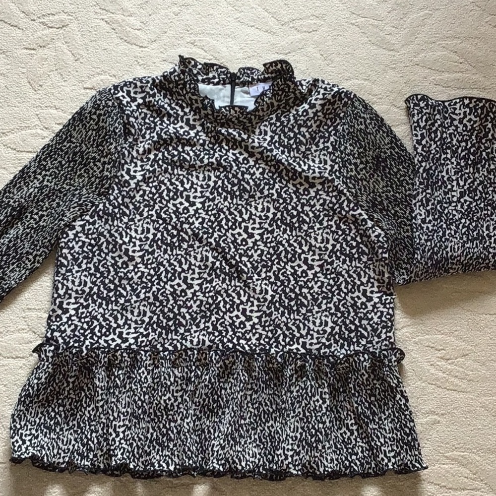 Anthropologie THML pleated sleeves and ruffle hem